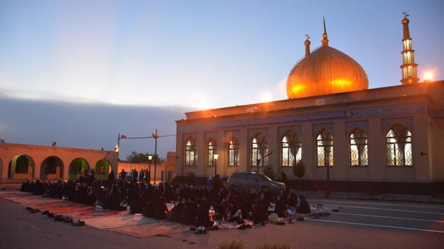 مراسم ضیافت افطار دانشجویان علامه طباطبایی ارومیه در کنار بارگاه امامزاده قریب حسن ارومیه برگزار شد 9