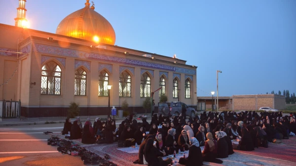 مراسم ضیافت افطار دانشجویان علامه طباطبایی ارومیه در کنار بارگاه امامزاده قریب حسن ارومیه برگزار شد 11