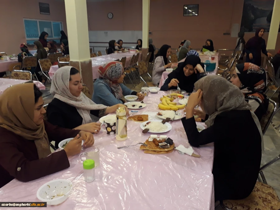 دکترعلی محمودلو سرپرست امورپردیس های دانشگاه فرهنگیان آذربایجان غربی باحضور درپردیس علامه طباطبایی ارومیه با دانشجویان گفتگو کرد. 2