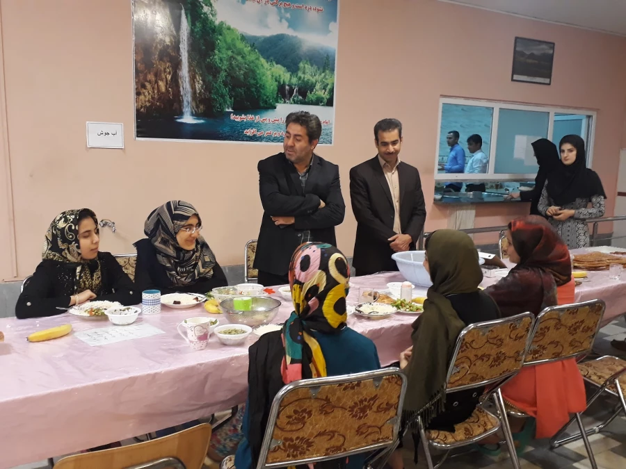 دکترعلی محمودلو سرپرست امورپردیس های دانشگاه فرهنگیان آذربایجان غربی باحضور درپردیس علامه طباطبایی ارومیه با دانشجویان گفتگو کرد. 4