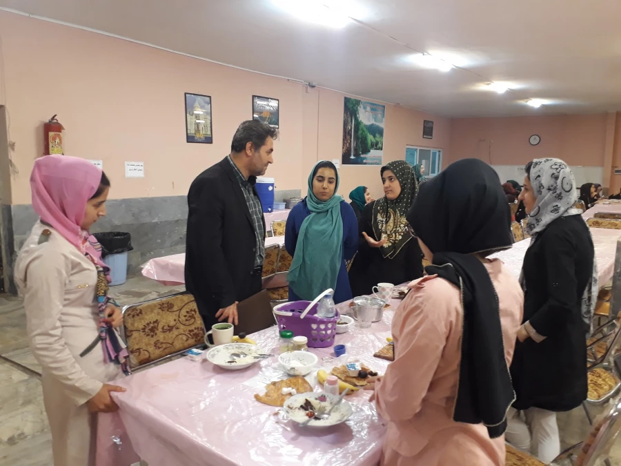 دکترعلی محمودلو سرپرست امورپردیس های دانشگاه فرهنگیان آذربایجان غربی باحضور درپردیس علامه طباطبایی ارومیه با دانشجویان گفتگو کرد.