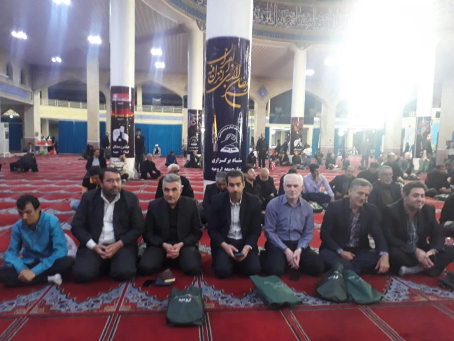 سرپرست دانشگاه فرهنگیان استان به همراه جمعی از اساتید و کارکنان در مراسم بزرگداشت شهدای قیام 15 خرداد و احیای شب قدر شرکت کردند