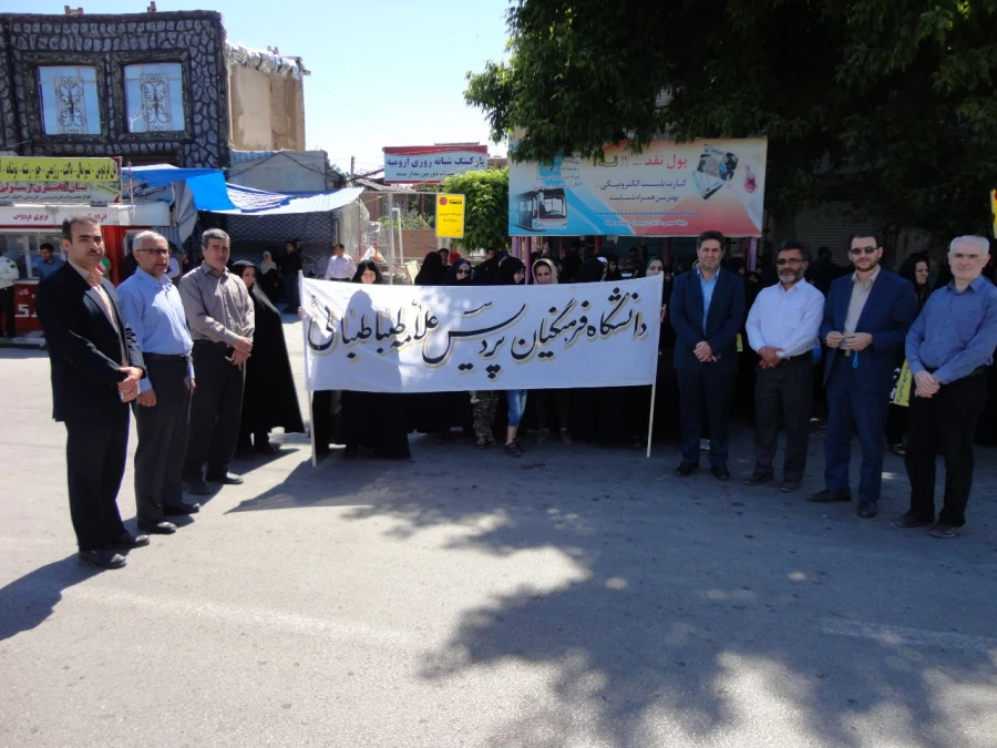 اساتید، کارکنان و دانشجویان دانشگاه فرهنگیان استان  همگام با سایر اقشار ملت در راهپیمایی روز جهانی قدس شرکت کردند