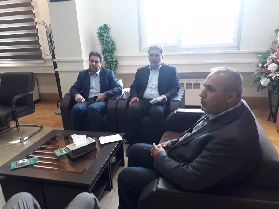 دکتر علی محمودلو مدیر امور پردیس های استان آذربایجان غربی با رئیس سازمان مدیریت و برنامه ریزی استان دیدار و گفتگو کرد 3