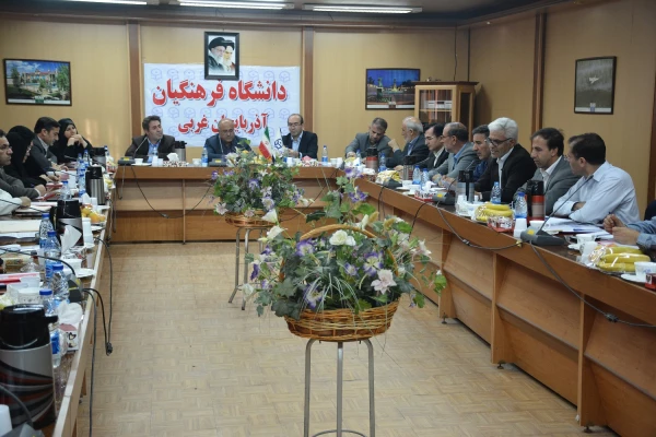 محمدی مدیر کل آموزش و پرورش استان آذربایجان غربی :

می توان از ظرفیت دانشگاه فرهنگیان و کانون پرورش فکری کودکان و نوجوانان در موضوع پیشگیری از آسیبهای اجتماعی استفاده کرد. 2