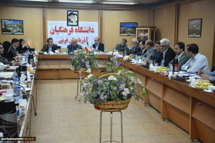 محمدی مدیر کل آموزش و پرورش استان آذربایجان غربی :

می توان از ظرفیت دانشگاه فرهنگیان و کانون پرورش فکری کودکان و نوجوانان در موضوع پیشگیری از آسیبهای اجتماعی استفاده کرد. 2