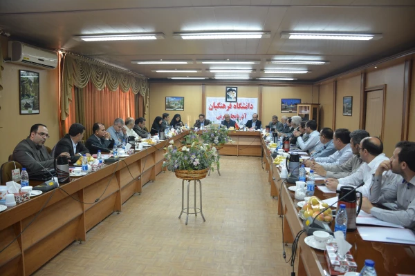 محمدی مدیر کل آموزش و پرورش استان آذربایجان غربی :

می توان از ظرفیت دانشگاه فرهنگیان و کانون پرورش فکری کودکان و نوجوانان در موضوع پیشگیری از آسیبهای اجتماعی استفاده کرد.