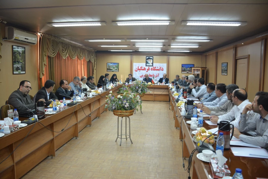 محمدی مدیر کل آموزش و پرورش استان آذربایجان غربی :

می توان از ظرفیت دانشگاه فرهنگیان و کانون پرورش فکری کودکان و نوجوانان در موضوع پیشگیری از آسیبهای اجتماعی استفاده کرد.