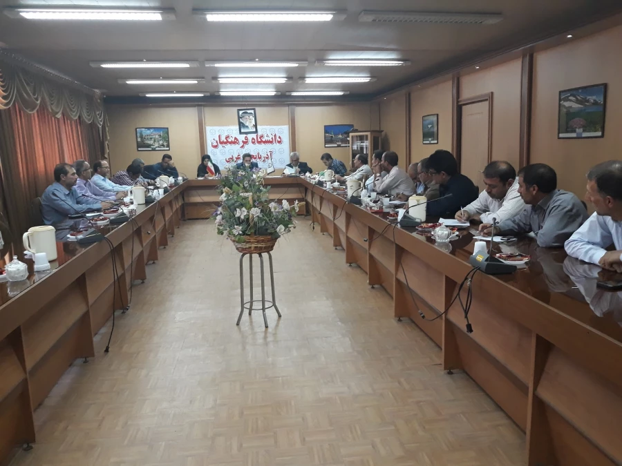 آقای گرامی معاون امور همکاریهای علمی و بین الملل  دانشگاه فرهنگیان کشور در جلسه توجیهی آزمون اصلح: 

ما موظف هستیم معلمانی را پرورش دهیم تا هویت معلمی را داشته باشند.  3