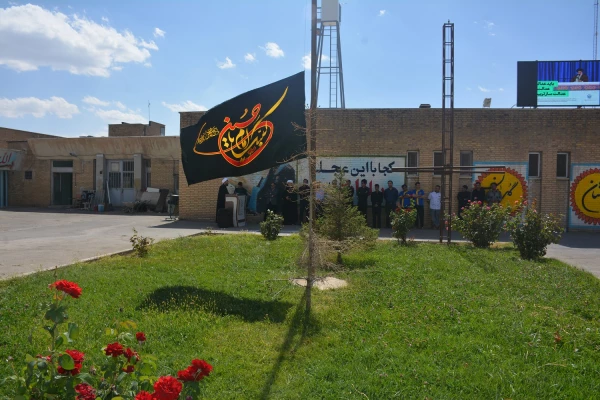 اهتزاز پرچم عزاداری سرور و سالار شهیدان امام حسین (ع) در پردیس شهید رجایی ارومیه 2