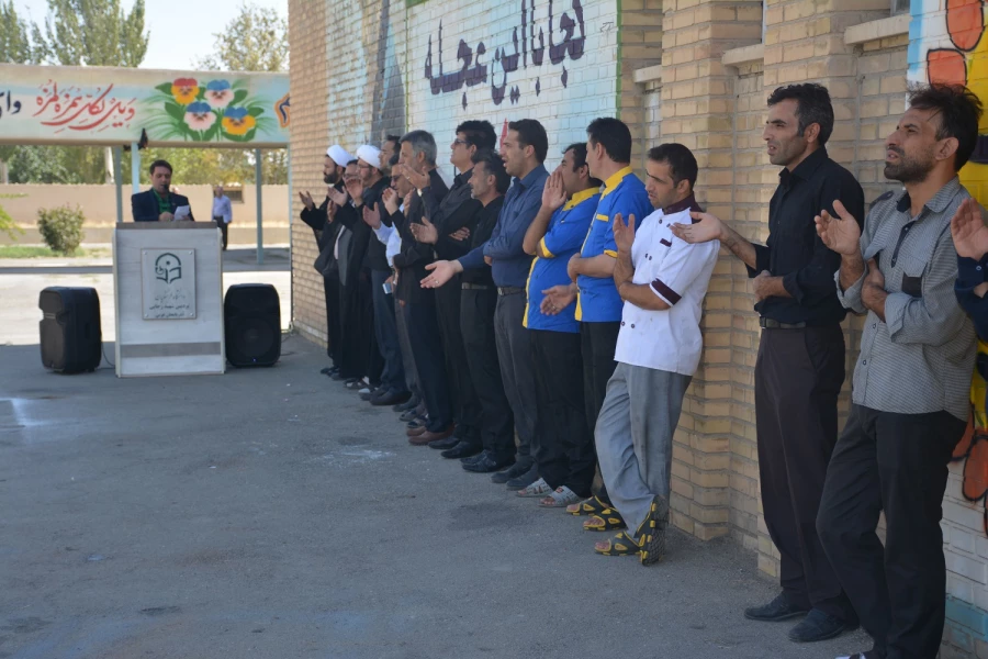 اهتزاز پرچم عزاداری سرور و سالار شهیدان امام حسین (ع) در پردیس شهید رجایی ارومیه 4