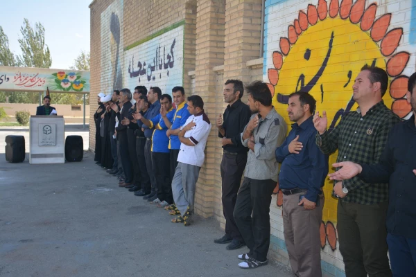 اهتزاز پرچم عزاداری سرور و سالار شهیدان امام حسین (ع) در پردیس شهید رجایی ارومیه 5