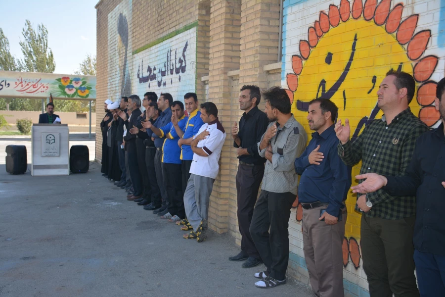 اهتزاز پرچم عزاداری سرور و سالار شهیدان امام حسین (ع) در پردیس شهید رجایی ارومیه 5