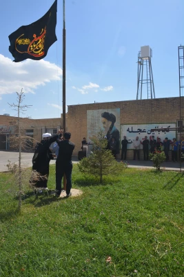 اهتزاز پرچم عزاداری سرور و سالار شهیدان امام حسین (ع) در پردیس شهید رجایی ارومیه 7