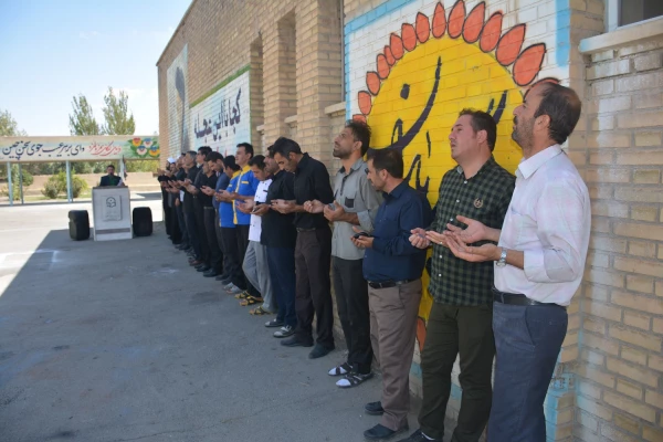 اهتزاز پرچم عزاداری سرور و سالار شهیدان امام حسین (ع) در پردیس شهید رجایی ارومیه 8