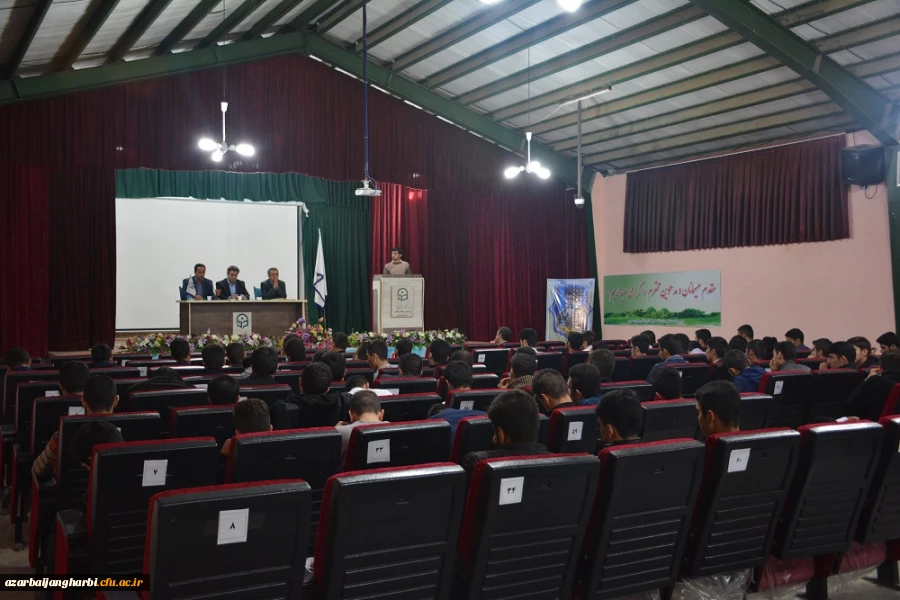 جلسه پرسش و پاسخ سرپرست، معاونین و کارشناسان پردیس شهید رجایی ارومیه با دانشجو معلمان پردیس شهید رجایی برگزار شد.