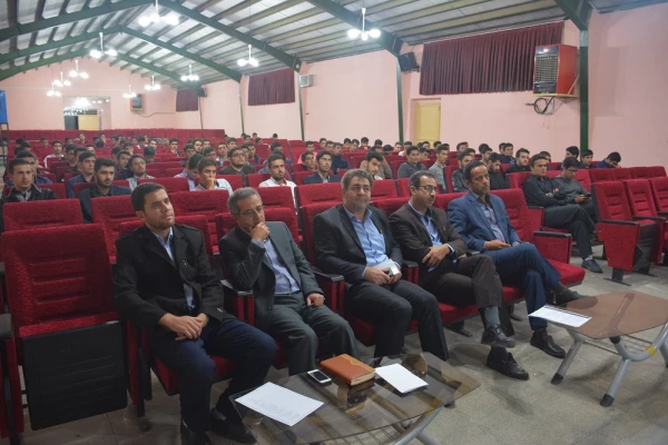 جلسه پرسش و پاسخ سرپرست، معاونین و کارشناسان پردیس شهید رجایی ارومیه با دانشجو معلمان پردیس شهید رجایی برگزار شد. 5