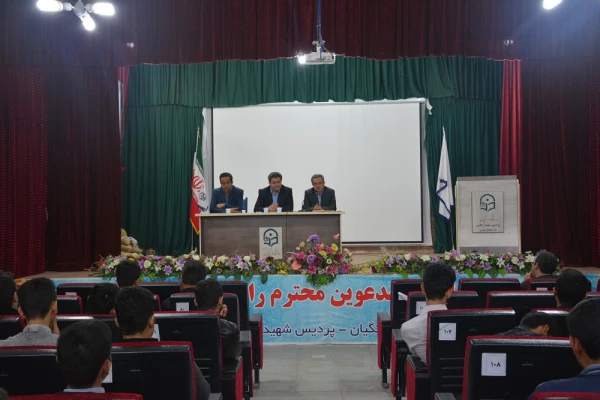 جلسه پرسش و پاسخ سرپرست، معاونین و کارشناسان پردیس شهید رجایی ارومیه با دانشجو معلمان پردیس شهید رجایی برگزار شد. 6