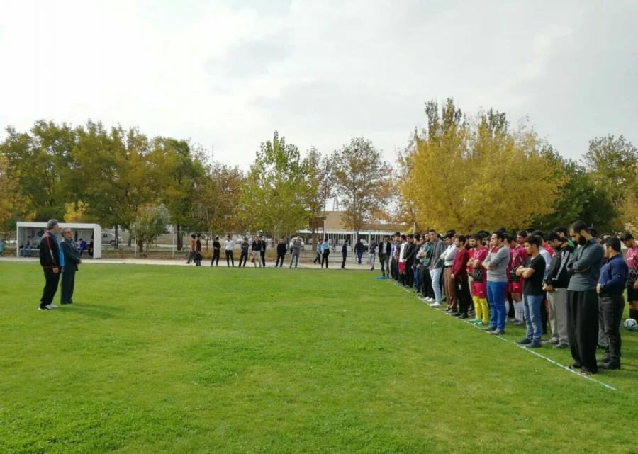 به مناسبت گرامیداشت هفته تربیت بدنی

مسابقات فوتبال دانشجویان پردیس شهید رجایی ارومیه افتتاح شد