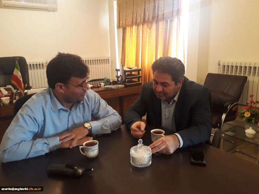 در جهت بالا بردن سطح همکاریهای متقابل با مراکز علمی 

دکتر محمودلو سرپرست مدیریت استانی با دکتر جباری رئیس دانشگاه پیام نور استان دیدار و گفتگو کرد.