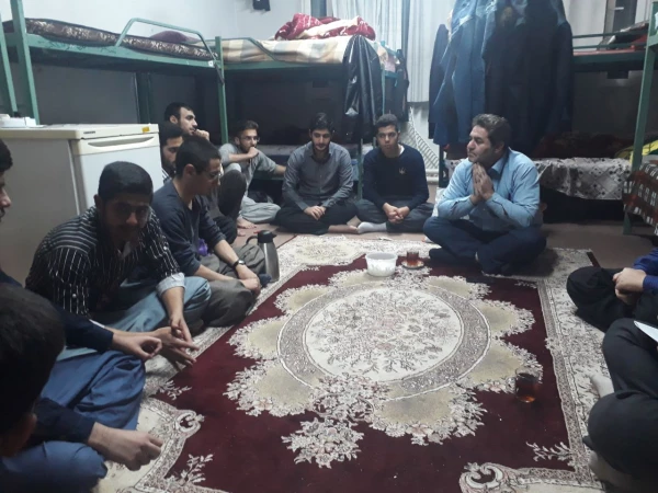 در سرای دانشجویی پردیس شهید رجایی ارومیه

گفتگوی صمیمی دکتر محمودلو سرپرست امور پردیس های آذربایجان غربی  با دانشجو معلمان