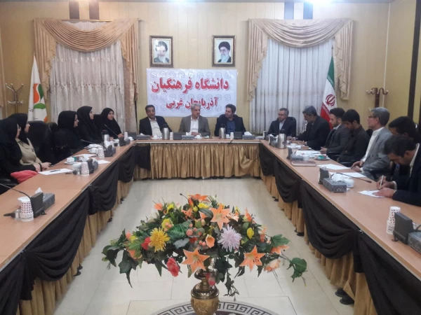 با حضور دکتر آقاخانی مدیر کل برنامه ریزی، خدمات و رفاه دانشجویی سازمان مرکزی

جلسه شورای صنفی دانشجویان استان برگزار گردید 2