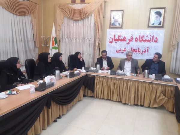 با حضور دکتر آقاخانی مدیر کل برنامه ریزی، خدمات و رفاه دانشجویی سازمان مرکزی

جلسه شورای صنفی دانشجویان استان برگزار گردید 4