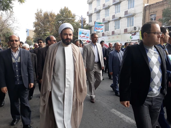 حضور گسترده اساتید، کارکنان و دانشجویان پردیسها و مراکز دانشگاه فرهنگیان استان در راهپیمایی ضد استکباری یوم الله 13 آبان 6