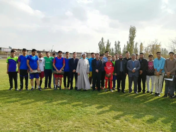 با حضور دکتر محمودلو سرپرست امور پردیس های استان آذربایجان غربی

مراسم اختتامیه مسابقات فوتبال دانشجو معلمان پردیس شهید رجایی ارومیه
 2