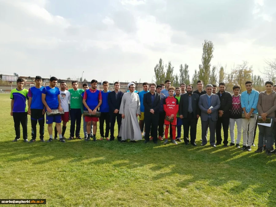 با حضور دکتر محمودلو سرپرست امور پردیس های استان آذربایجان غربی

مراسم اختتامیه مسابقات فوتبال دانشجو معلمان پردیس شهید رجایی ارومیه
 2