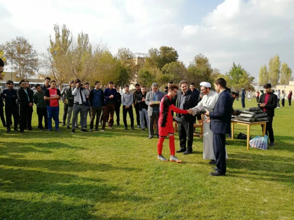 با حضور دکتر محمودلو سرپرست امور پردیس های استان آذربایجان غربی

مراسم اختتامیه مسابقات فوتبال دانشجو معلمان پردیس شهید رجایی ارومیه
 3