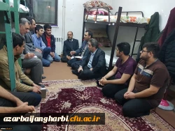 در سرای دانشجویی مرکز امام خمینی(ره) سلماس

گفتگوی صمیمی دکتر محمودلو سرپرست امور پردیس های آذربایجان غربی با دانشجو معلمان