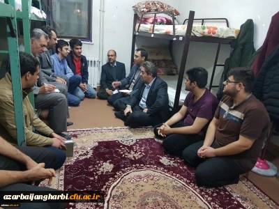 در سرای دانشجویی مرکز امام خمینی(ره) سلماس

گفتگوی صمیمی دکتر محمودلو سرپرست امور پردیس های آذربایجان غربی با دانشجو معلمان