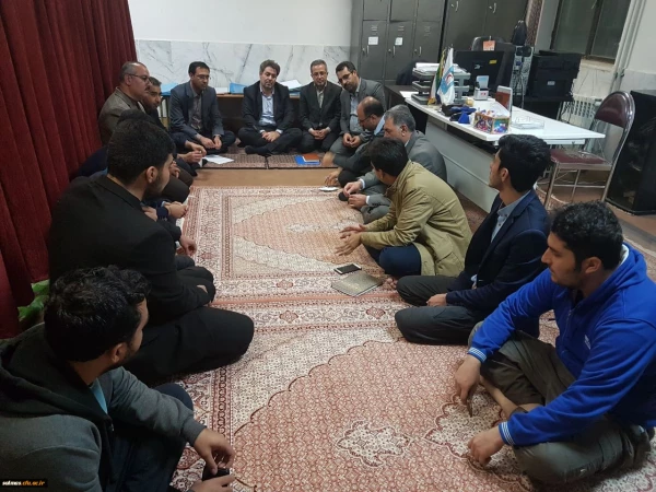 در سرای دانشجویی مرکز امام خمینی(ره) سلماس

گفتگوی صمیمی دکتر محمودلو سرپرست امور پردیس های آذربایجان غربی با دانشجو معلمان
 3