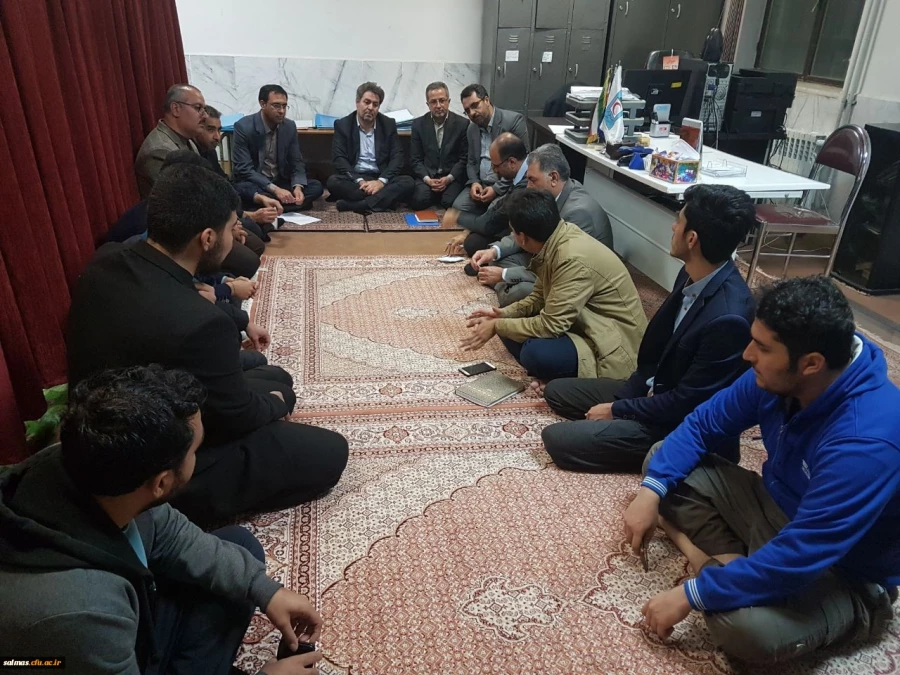 در سرای دانشجویی مرکز امام خمینی(ره) سلماس

گفتگوی صمیمی دکتر محمودلو سرپرست امور پردیس های آذربایجان غربی با دانشجو معلمان
 3