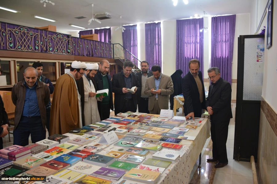 بمناسبت گرامیداشت هفته کتابخوانی نمایشگاه کتاب در پردیس شهید رجایی ارومیه افتتاح شد 2