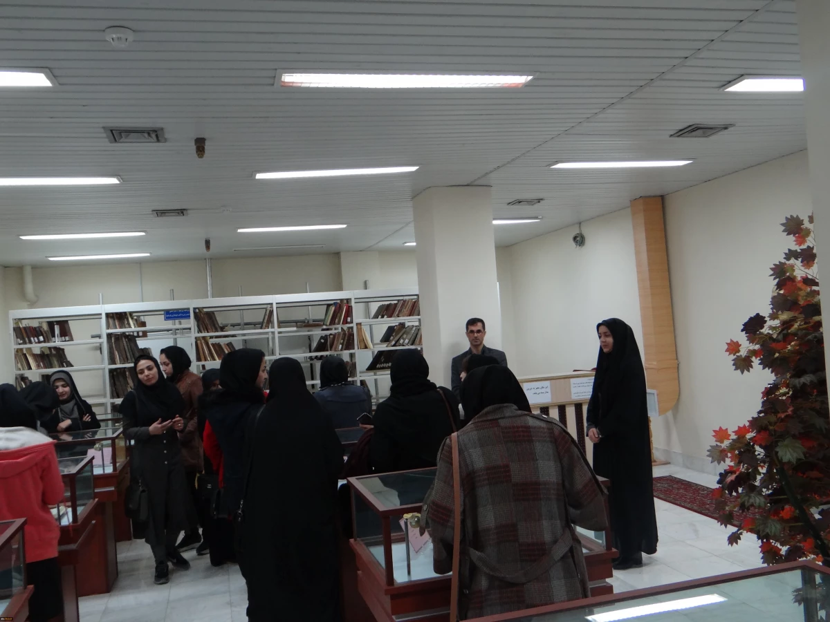 به مناسبت گرامیداشت هفته کتاب و کتابخوانی

بازدید دانشجویان پردیس های رجایی و علامه طباطبایی از کتابخانه مرکزی ارومیه 4