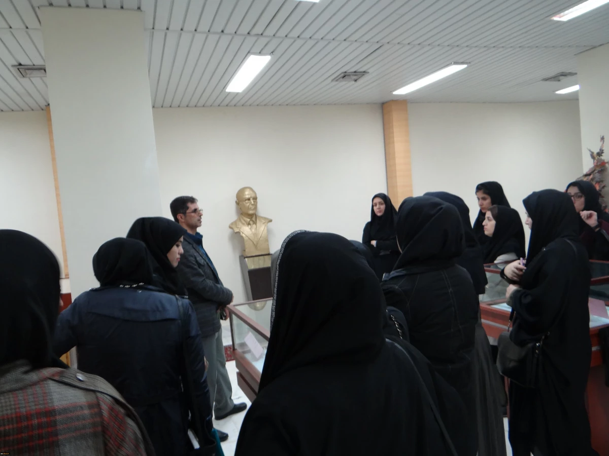 به مناسبت گرامیداشت هفته کتاب و کتابخوانی

بازدید دانشجویان پردیس های رجایی و علامه طباطبایی از کتابخانه مرکزی ارومیه 5