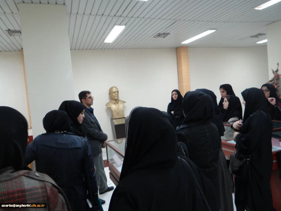 به مناسبت گرامیداشت هفته کتاب و کتابخوانی

بازدید دانشجویان پردیس های رجایی و علامه طباطبایی از کتابخانه مرکزی ارومیه 5