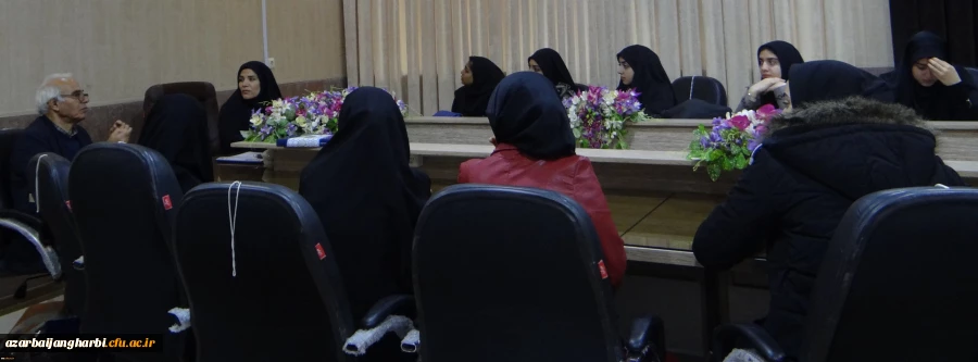 در پردیس علامه طباطبایی ارومیه برگزار شد

 ویژه برنامه ی نقد کتاب در قالب محفل ادبی به مناسبت بزرگداشت هفته پژوهش