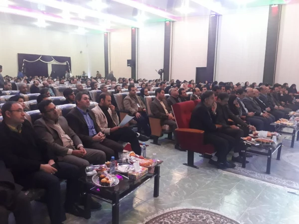 سرپرست معاونت سیاسی امنیتی و اجتماعی استاندار آذربایجان غربی گفت:

پژوهش سنگ بنای توسعه است 3