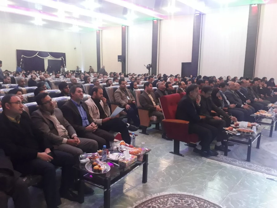 سرپرست معاونت سیاسی امنیتی و اجتماعی استاندار آذربایجان غربی گفت:

پژوهش سنگ بنای توسعه است 3