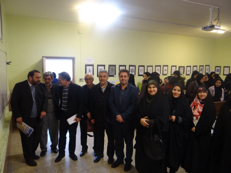 برگزاری نمایشگاه دست سازه های کمک آموزشی به مناسبت هفته پژوهش در پردیس علامه طباطبایی ارومیه 2