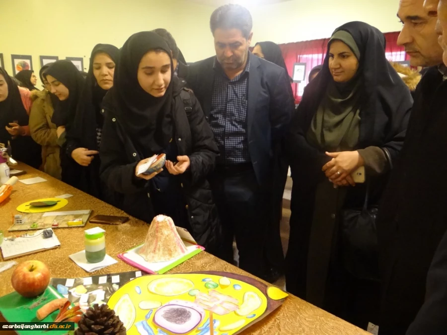 برگزاری نمایشگاه دست سازه های کمک آموزشی به مناسبت هفته پژوهش در پردیس علامه طباطبایی ارومیه 3