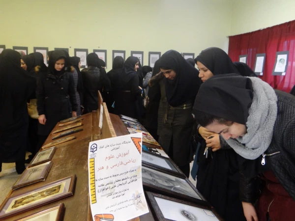 برگزاری نمایشگاه دست سازه های کمک آموزشی به مناسبت هفته پژوهش در پردیس علامه طباطبایی ارومیه 5