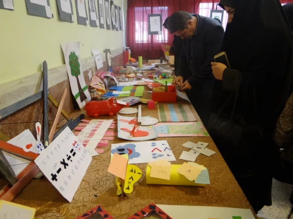 برگزاری نمایشگاه دست سازه های کمک آموزشی به مناسبت هفته پژوهش در پردیس علامه طباطبایی ارومیه 6