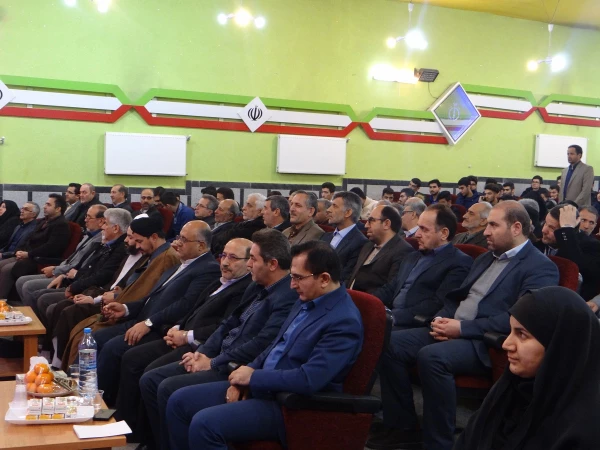 باحضور مسئولین و مدیران ارشد، پیشکسوتان و  روسای سابق مراکز تربیت معلم و دانشگاه فرهنگیان  استان

مراسم نکوداشت یکصد سال تلاش و پویایی تربیت معلم در دانشگاه فرهنگیان استان آذربایجان غربی برگزار شد 11