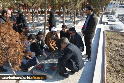 با حضور مسئولان،اساتید و کارکنان دانشگاه فرهنگیان استان آذربایجان غربی

آئین غبارروبی و عطرافشانی قبور مطهر شهدای ارومیه برگزار شد