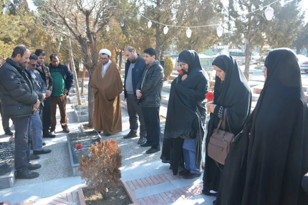 با حضور مسئولان،اساتید و کارکنان دانشگاه فرهنگیان استان آذربایجان غربی

آئین غبارروبی و عطرافشانی قبور مطهر شهدای ارومیه برگزار شد
 5