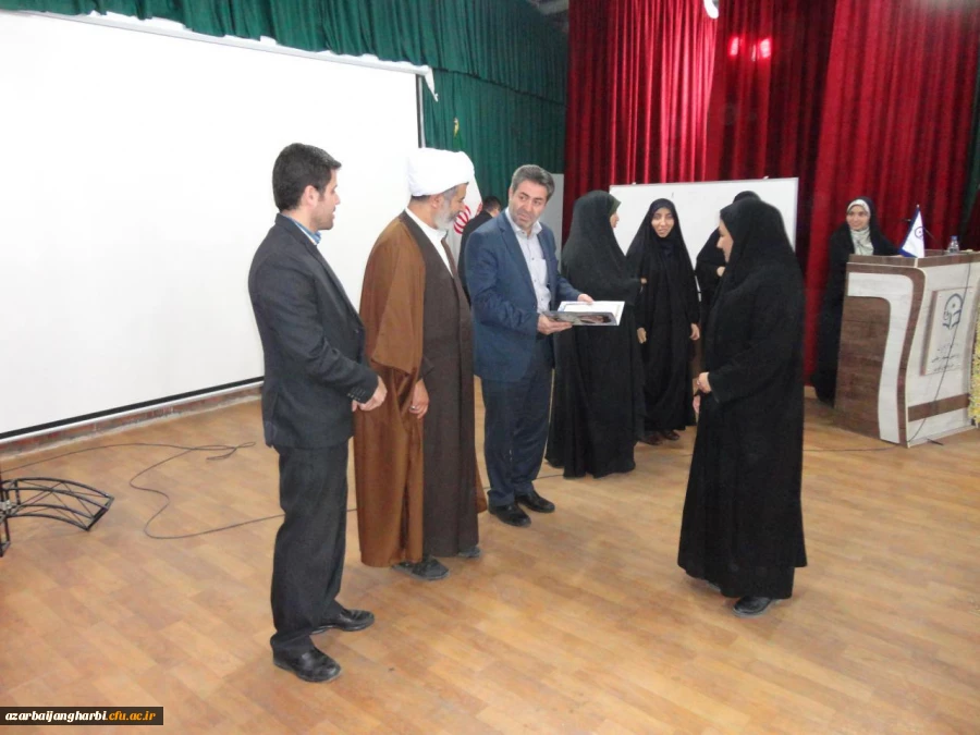 به همت حوزه بسیج دانشجویی

دوره خط امام بسیج دانشجویی دانشگاه فرهنگیان آذربایجان غربی برگزار شد
 2